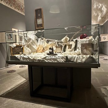 Museo de las Culturas de Oaxaca - My photo of the display case of Elena Martinez Bolio's work doesn't do it justice. You'll see the subtlety and beauty when you go. - Museums Near Me - Oaxaca, OAX Museo de las Culturas de Oaxaca - My photo of the display case of Elena Martinez Bolio's work doesn't do it justice. You'll see the subtlety and beauty when you go. - Museums Near Me - Oaxaca, OAX