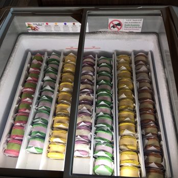 Tasty Pot - Macaron ice cream sandwiches on display - Taiwanese Near Me - Dublin, California