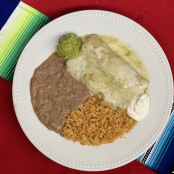 Tacos El Tapatio - Enchiladas Verdes - Food Trucks Near Me - Lockhart, Texas