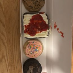 Moms recipe, strawberry shortcake, confetti cake cookie, Oreos&cream cake Moms recipe, strawberry shortcake, confetti cake cookie, Oreos&cream cake