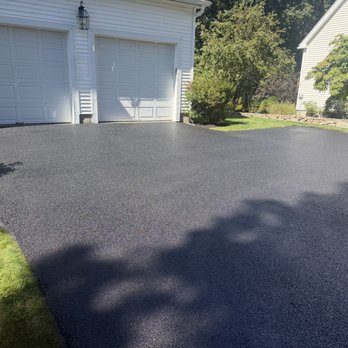 508 Sealcoating - Driveway by garage - Masonry/Concrete Near Me - Natick, Massachusetts 508 Sealcoating - Driveway by garage - Masonry/Concrete Near Me - Natick, Massachusetts