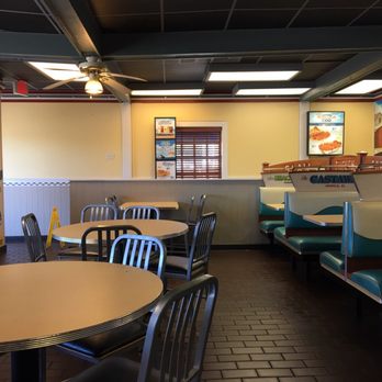 Long John Silver's - Towards the front entrance going to the counter - Fast Food Near Me - Toledo, Ohio