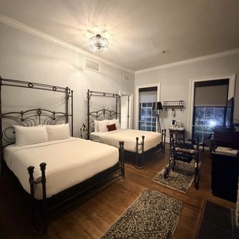 River Street Inn - Our spacious room - Hotels Near Me - Savannah, Georgia River Street Inn - Our spacious room - Hotels Near Me - Savannah, Georgia