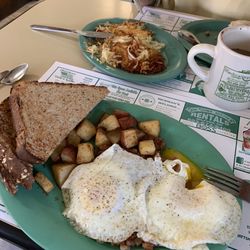 Peterborough Diner - Eggs with corn beef hash