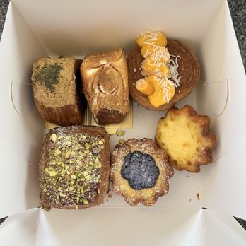 Cros Croissanterie - 6 pastries, delicious. - Coffee & Tea Near Me - Markham, Ontario