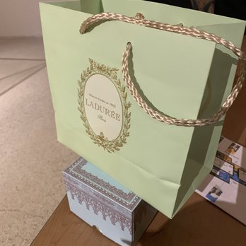 Ladurée Picnic - Packaging with yumminess inside - Patisserie/Cake Shop Near Me - Paris, 75