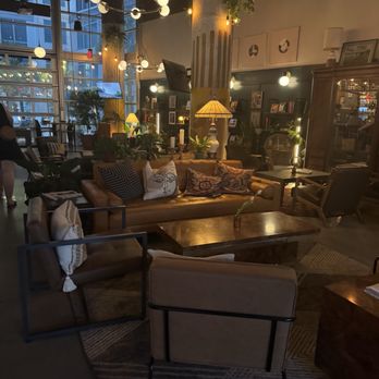 The Monroe - Cozy area for drinks or coffee - New American Near Me - Orlando, Florida The Monroe - Cozy area for drinks or coffee - New American Near Me - Orlando, Florida