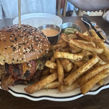 Estelle - CHEESEBURGER - Wine Bars Near Me - Saint Paul, Minnesota Estelle - CHEESEBURGER - Wine Bars Near Me - Saint Paul, Minnesota