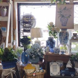 Vicki's Flowers & Gifts
