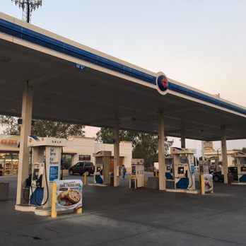 ampm - a gas station with gas pumps - Convenience Stores Near Me - Buttonwillow, California