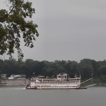 Kingfish Restaurant - Belle of Louisville cruising by - Seafood Near Me - Louisville, Kentucky Kingfish Restaurant - Belle of Louisville cruising by - Seafood Near Me - Louisville, Kentucky