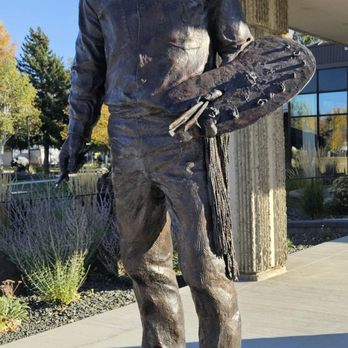 CM Russell Museum - CM Russell bronze statute at Museum entrance - Museums Near Me - Great Falls, Montana CM Russell Museum - CM Russell bronze statute at Museum entrance - Museums Near Me - Great Falls, Montana