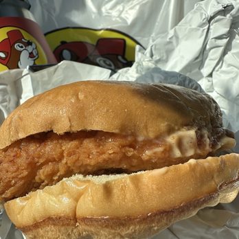 Buc-ee's - Fried Chicken Sandwich - Gas Stations Near Me - Calhoun, Georgia