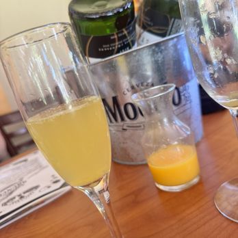 Rancho El Agave - Brunch mimosas - Music Venues Near Me - Vista, California