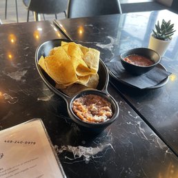 Great flavored chips with buttery refried beans