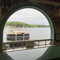 Main Lake Market - Nice window on lower level of shop
