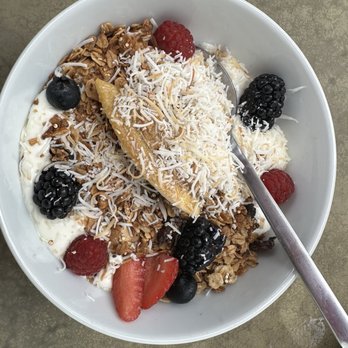 Breakfast Republic - Granola bowl - Breakfast & Brunch Near Me - Culver City, California Breakfast Republic - Granola bowl - Breakfast & Brunch Near Me - Culver City, California