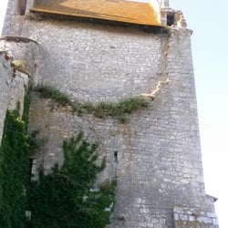 Château d'Harcourt  Situé au cœur de la Cité Médiévale, il fut reconstruit à la fin du XIIIe siècle.