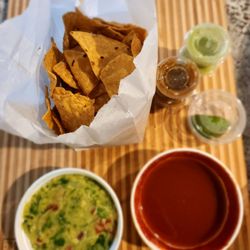 Tacos Jerez Elgin - Guacamole, and chips & salsa