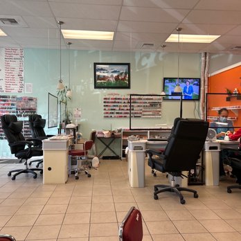 Lucky Nails - Nail Salons Near Me - Spokane Valley, Washington