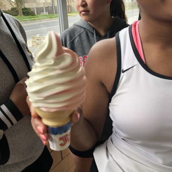 Masseys Frozen Custard - Teaberry vanilla twist - Ice Cream & Frozen Yogurt Near Me - Carlisle, Pennsylvania
