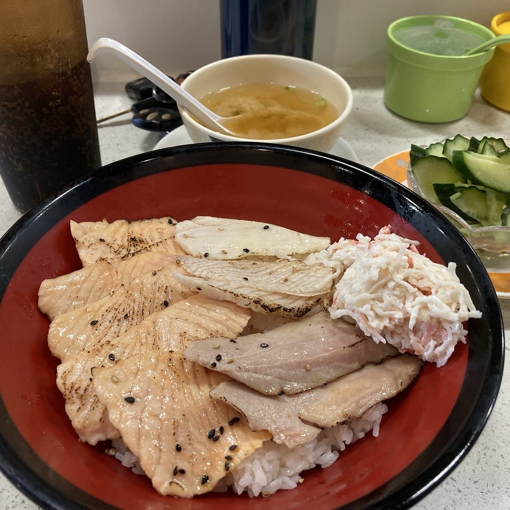 Seared Chirashi Don  served with soup and cucumber salad.  I already ate the seared prawn(haha).