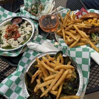 Old House Vineyards - Curry mussels, crab nachos, tuna sandwich, and corn fritters. - Wineries Near Me - Culpeper, Virginia Old House Vineyards - Curry mussels, crab nachos, tuna sandwich, and corn fritters. - Wineries Near Me - Culpeper, Virginia