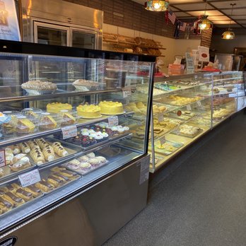 Harvey's Bakery & Coffee Shop - the bakery's display case - Bakeries Near Me - Dover, New Hampshire