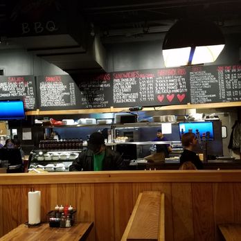 One & Only BBQ - There's 11 people here for the 24 booths and tables. The result is fast and friendly service. Nice! - Chicken Wings Near Me - Memphis, Tennessee