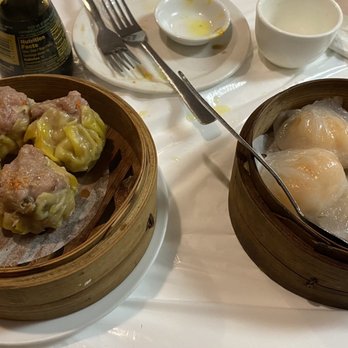 Cuisine Cantonaise - a bowl of dumplings and a bowl of dumplings - Cantonese Near Me - Montreal, Quebec Cuisine Cantonaise - a bowl of dumplings and a bowl of dumplings - Cantonese Near Me - Montreal, Quebec