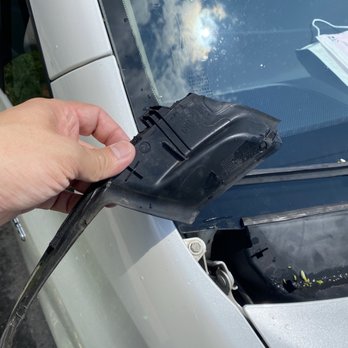 Safelite AutoGlass - Passenger side window wasn't installed correctly. - Auto Glass Services Near Me - Queens, New York Safelite AutoGlass - Passenger side window wasn't installed correctly. - Auto Glass Services Near Me - Queens, New York