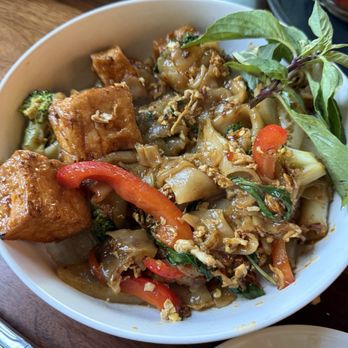 RoseMary - Tofu drunken noodles - Thai Near Me - Peabody, Massachusetts