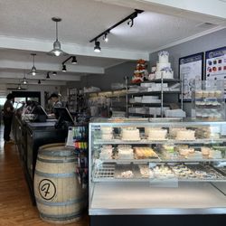 Frank's Bake Shop - Cake shop