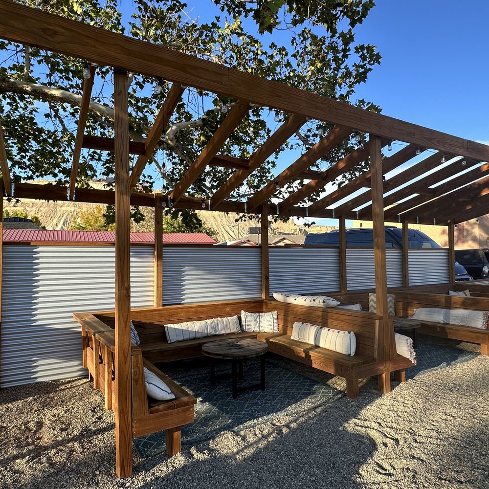 Spoke and Vine Motel - Hotels Near Me - Palisade, Colorado Spoke and Vine Motel - Hotels Near Me - Palisade, Colorado