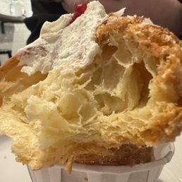 Look at the interior of this delicious cruffin! Amazing! Look at the interior of this delicious cruffin! Amazing!