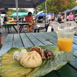 Gisborne Farmers Market - Dumplings, OJ, guitar guy.