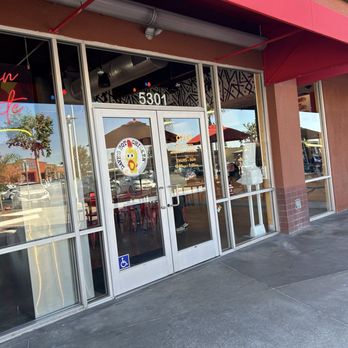 Dave's Hot Chicken - Chicken Shop Near Me - Los Angeles, California