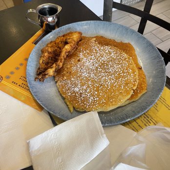 Mass Ave Diner - Fried Chicken with Corn Cakes - Diners Near Me - Cambridge, Massachusetts