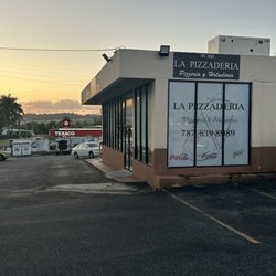 La Pizzadería - Store at sunset