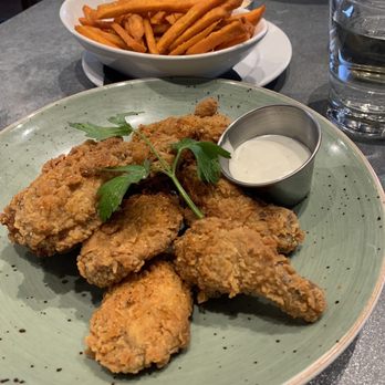 Mill Street Brew Pub - Chicken wings with sweet potato fries - Brewpubs Near Me - Toronto, Ontario