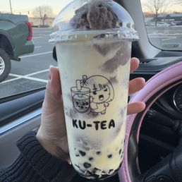 Cookie and cream smoothie with boba and coffee jelly Cookie and cream smoothie with boba and coffee jelly