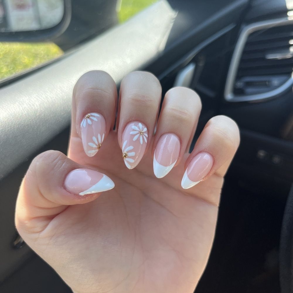 Spring Nails Citrus Heights - Acrylic dip nails, French tip, flower accents - Nail Salons Near Me - Citrus Heights, California Spring Nails Citrus Heights - Acrylic dip nails, French tip, flower accents - Nail Salons Near Me - Citrus Heights, California