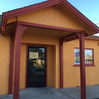 Antojitos Hipocampus - Great stop. Clean restrooms. It's across the street from Mr. K's automotive. We got two strawberry smoothies that are milky and delicious! - Juice Bars & Smoothies Near Me - Bishop, California
