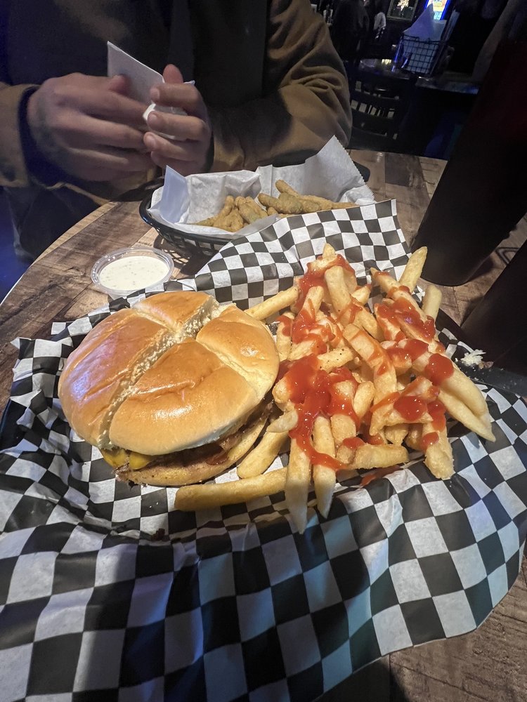 Sporty's Bar Logo