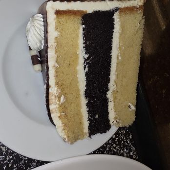 The Capitol Visitor Center Restaurant - Bad cake - American Near Me - Washington, DC, District of Columbia