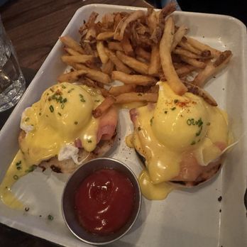 The Flying Cock - Eggs Benedict with Smoked Salmon - Pubs Near Me - New York, New York The Flying Cock - Eggs Benedict with Smoked Salmon - Pubs Near Me - New York, New York