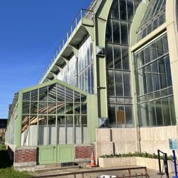 Serre de l'Histoire des Plantes - Outside
