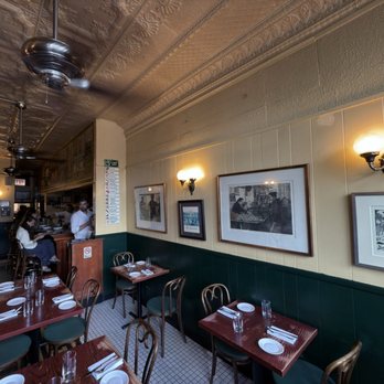 Le Bouchon - Interior - French Near Me - Chicago, Illinois