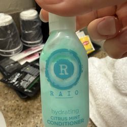 Comfort Inn & Suites - Hannibal - "New" bottle of conditioner.