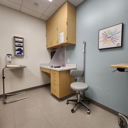 VCU Massey Cancer Center - 4th Floor Patient Room